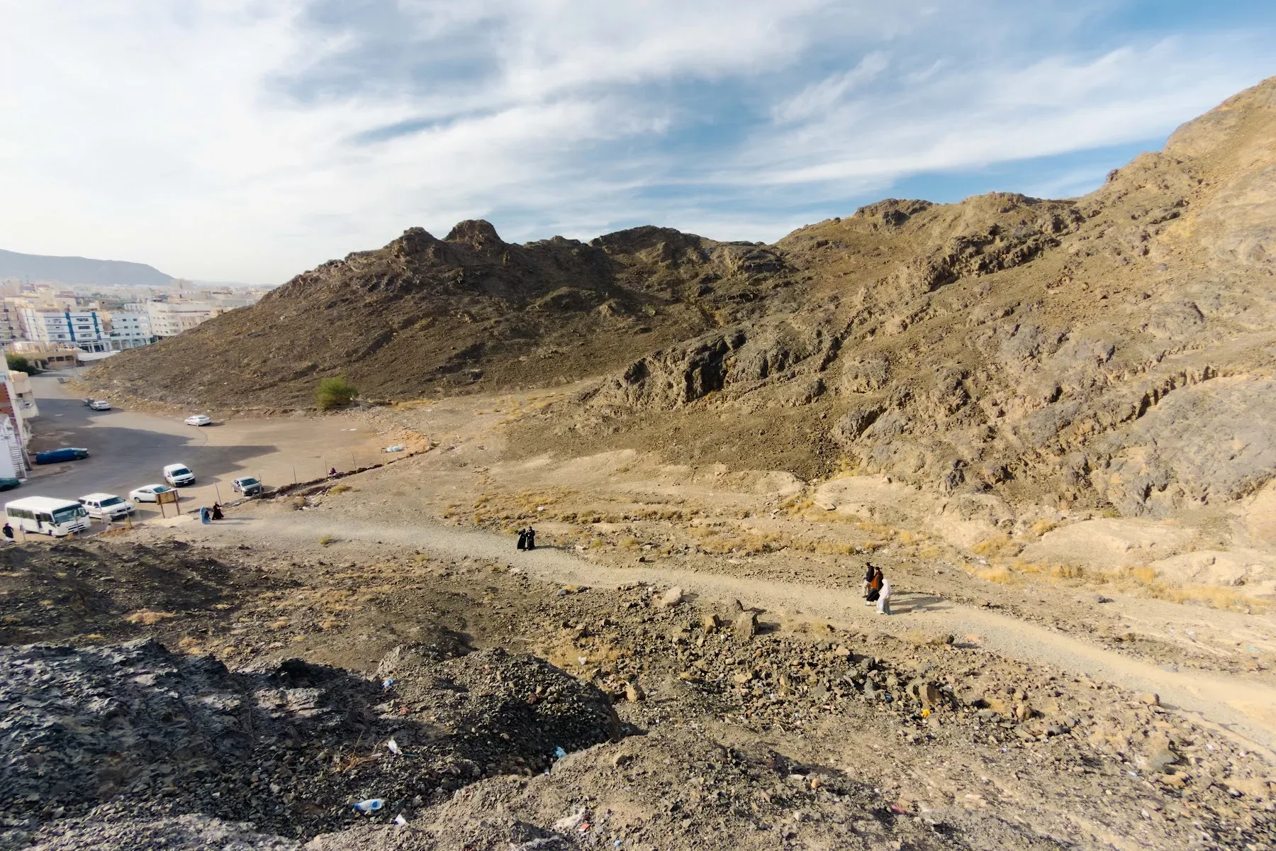Lembah dan laluan di kaki Jabal Uhud