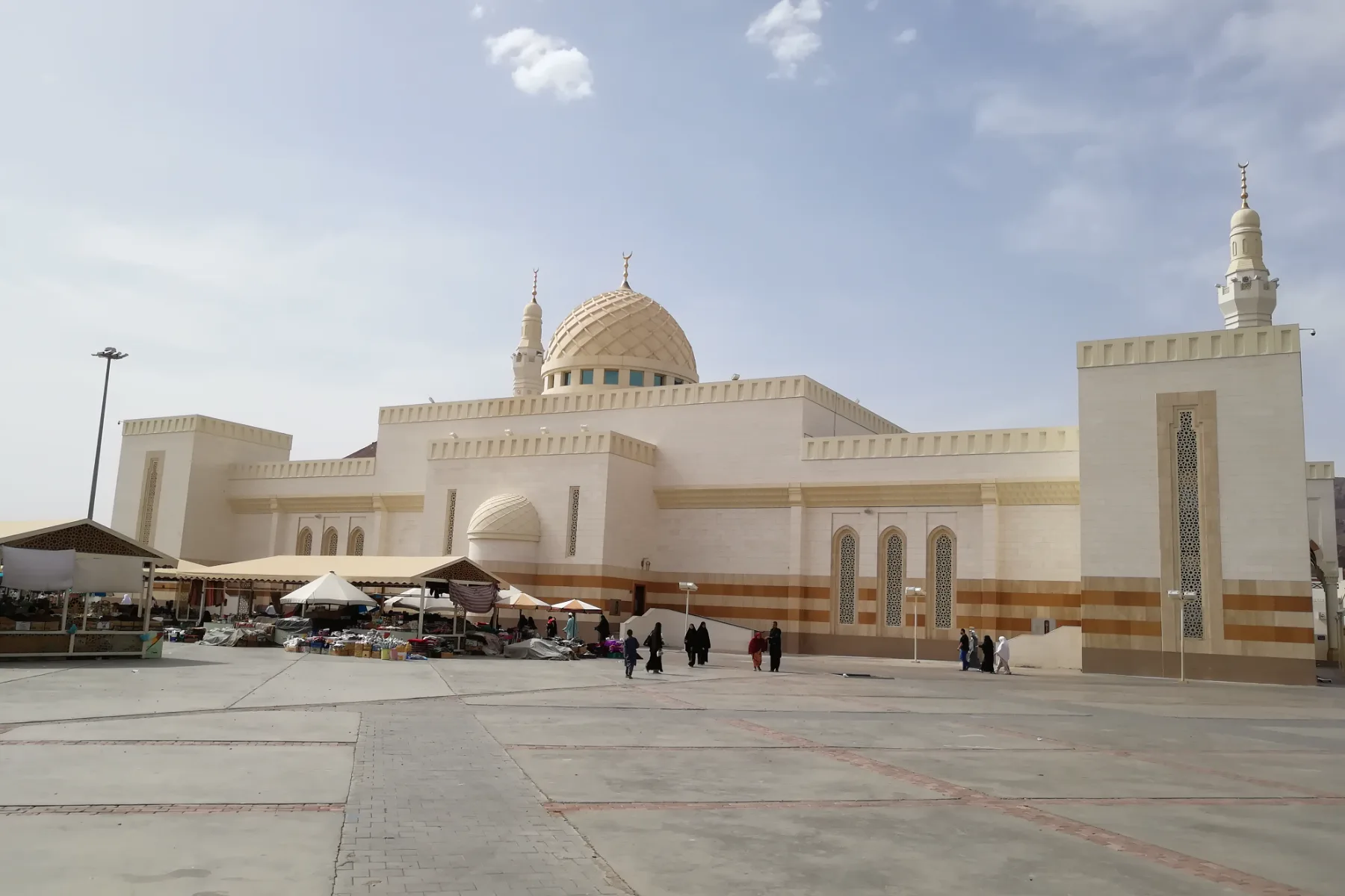 Masjid Sayyid al-Syuhada di dataran Uhud