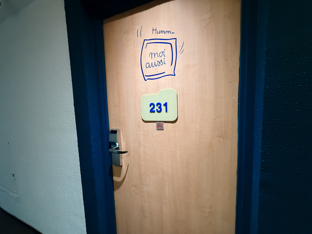 Pintu bilik bernombor di Hotel MIA Urban Fez