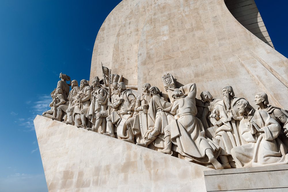 Arca tokoh pelayaran pada monumen Padrão dos Descobrimentos di Belém, Lisbon