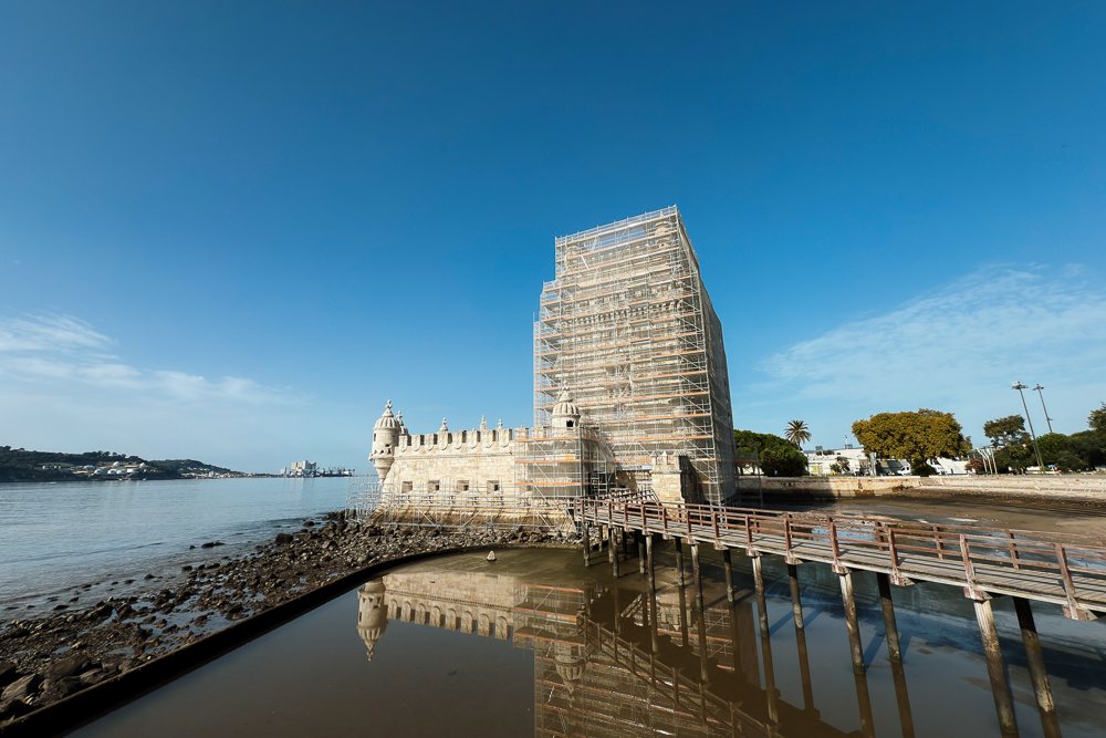 Menara Belém di tepi Sungai Tagus ketika kerja pemuliharaan pada September 2025