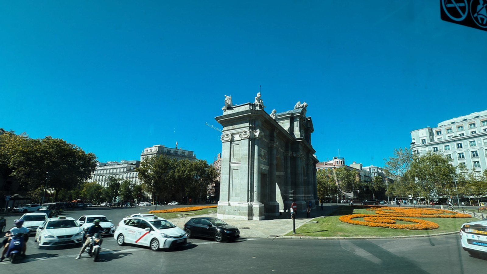 Puerta de Alcalá di Plaza de la Independencia