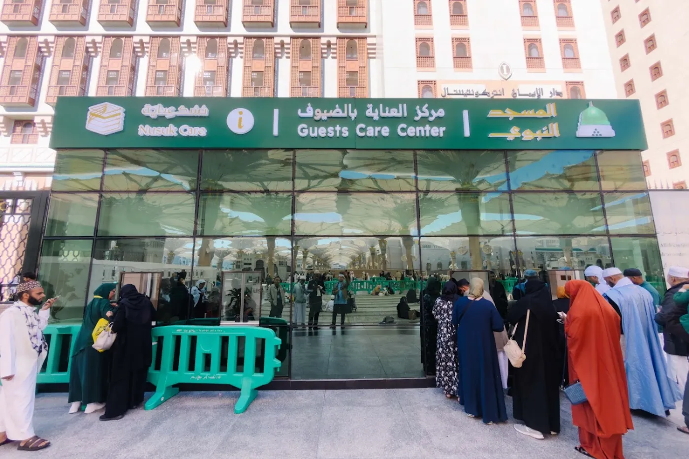 Pusat Penjagaan Tetamu di halaman Masjid Nabawi, Madinah