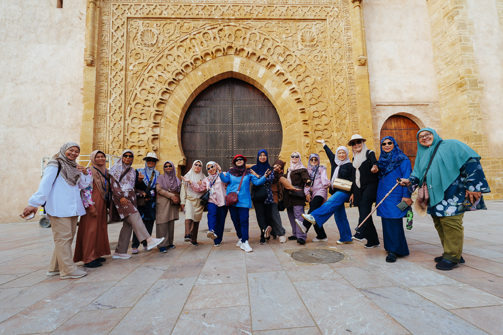 Rombongan Kembara Sufi bergambar di hadapan Bab Oudaya Rabat