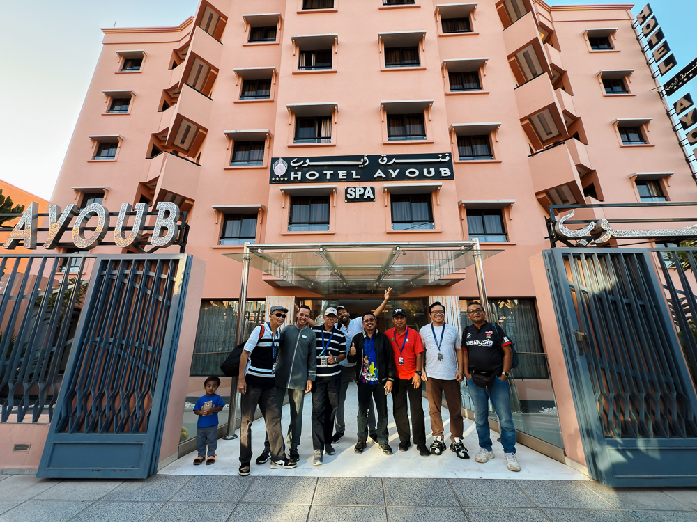 Rombongan Kembara Sufi di hadapan Hotel Ayoub, Marrakech