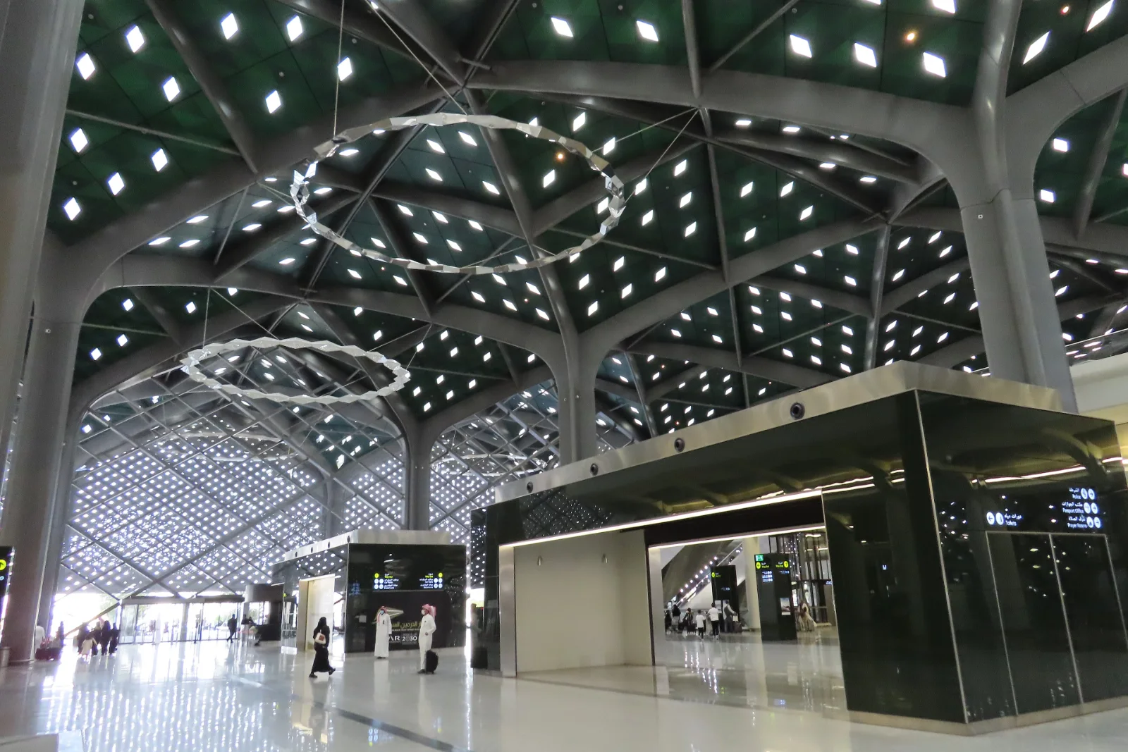 Ruang dalam Stesen Kereta Api Haramain Madinah