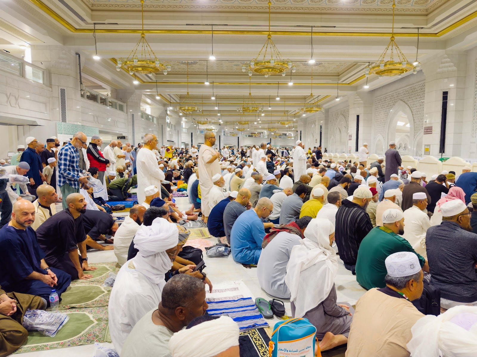 Jemaah memenuhi ruang solat Masjidil Haram