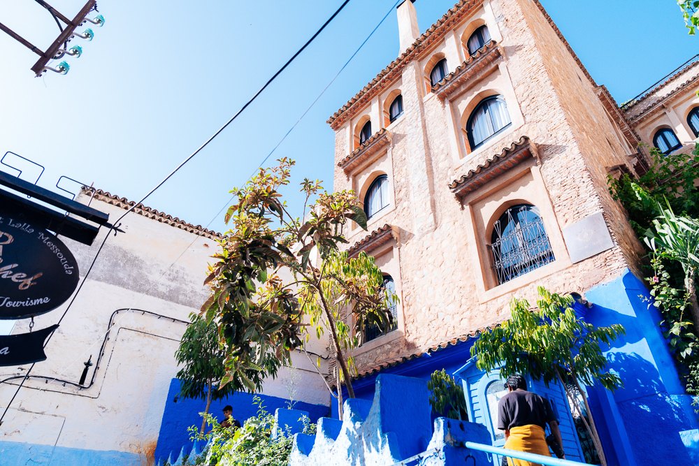 Rumah berbalkoni dan tingkap melengkung gaya Andalusia