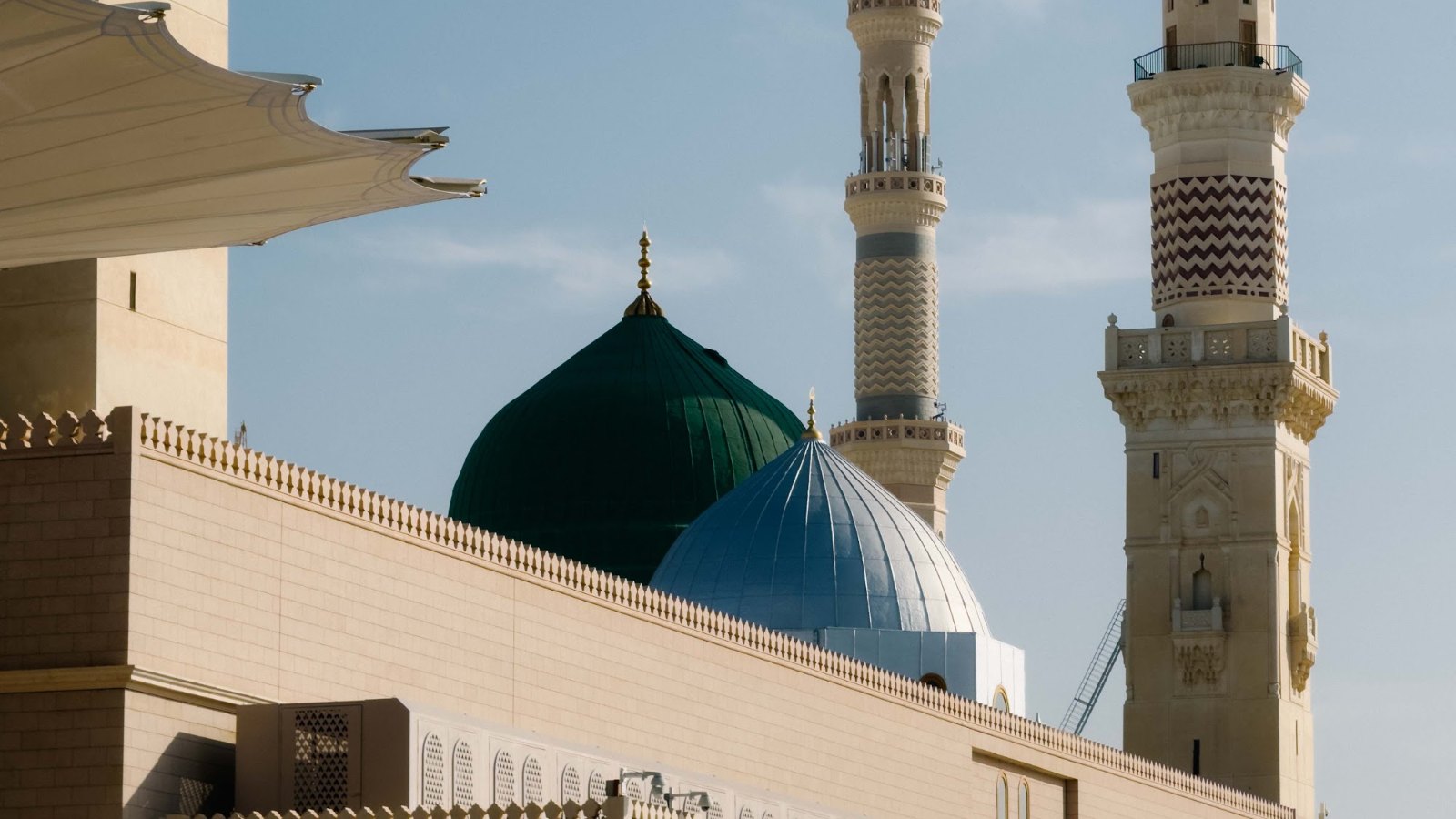 Kubah Hijau Masjid Nabawi, tempat dua sahabat Rasulullah SAW disemadikan di sisi Baginda
