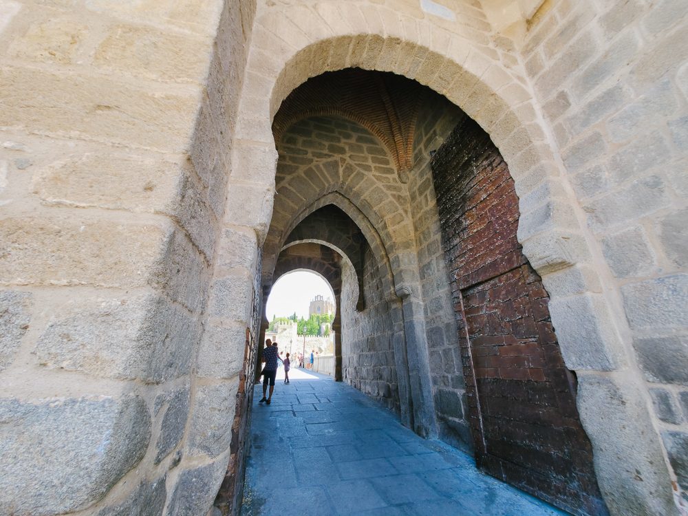 Gerbang batu kota lama Toledo