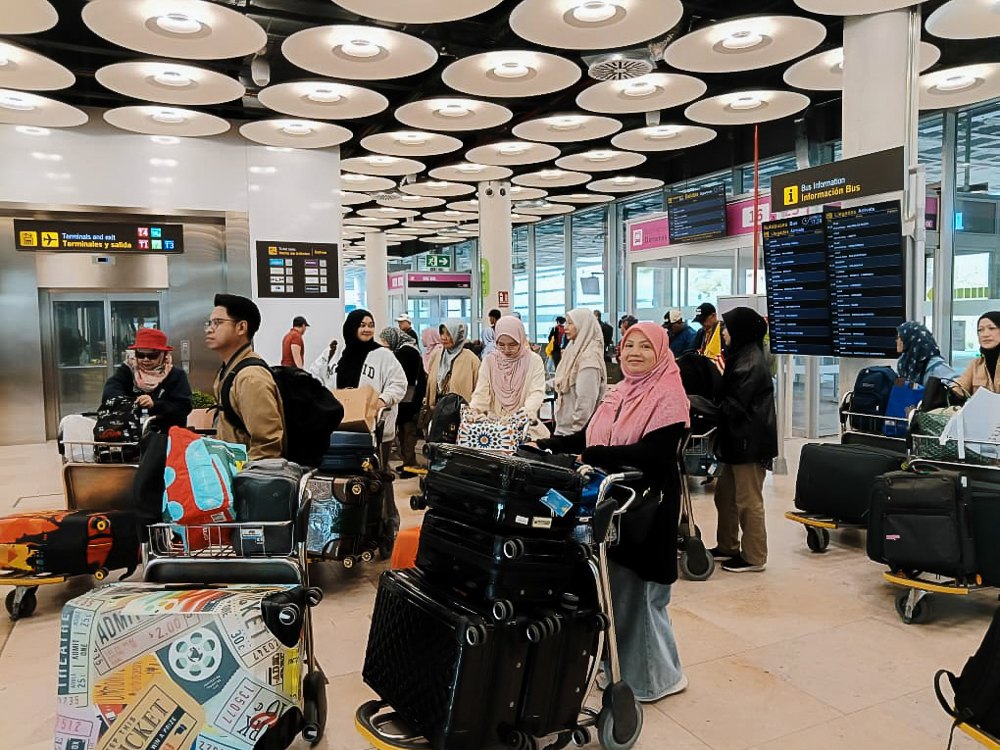 Panduan melawat Sepanyol, rombongan bersama bagasi di Lapangan Terbang Madrid Barajas