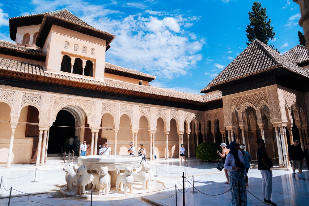 Patio de los Leones di Istana Nasrid, Alhambra