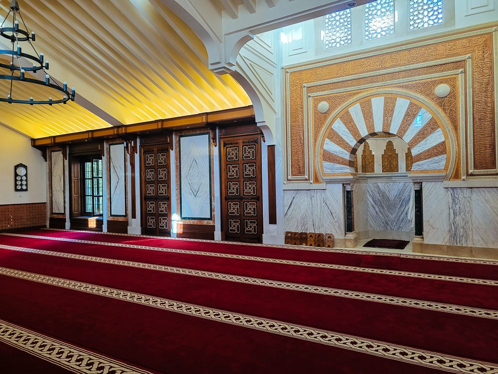 Ruang solat Mezquita Mayor de Granada di Albaicín