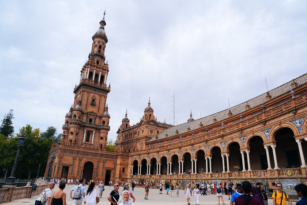 Menara utara Plaza de España di Sevilla Sepanyol