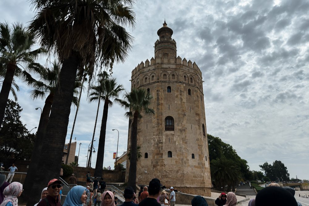 Torre del Oro di tebing Sungai Guadalquivir, Sevilla Sepanyol