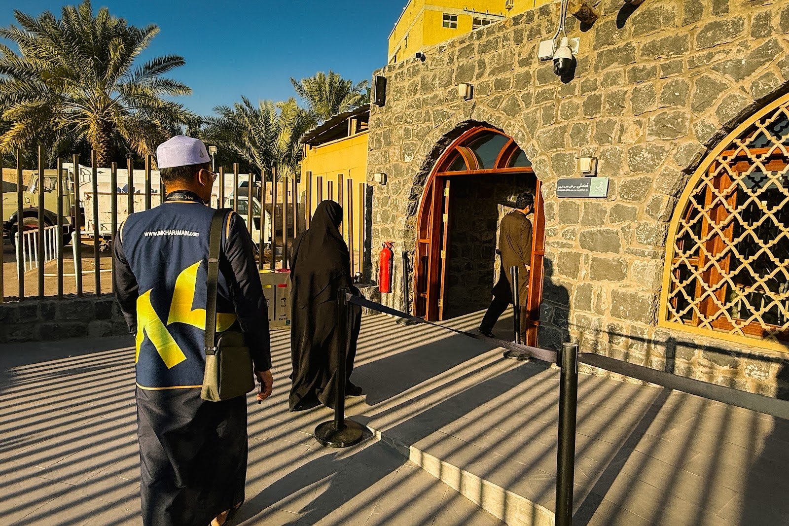 Laluan dan pintu masuk ke kawasan Telaga Ghars di Al-Awali, Madinah