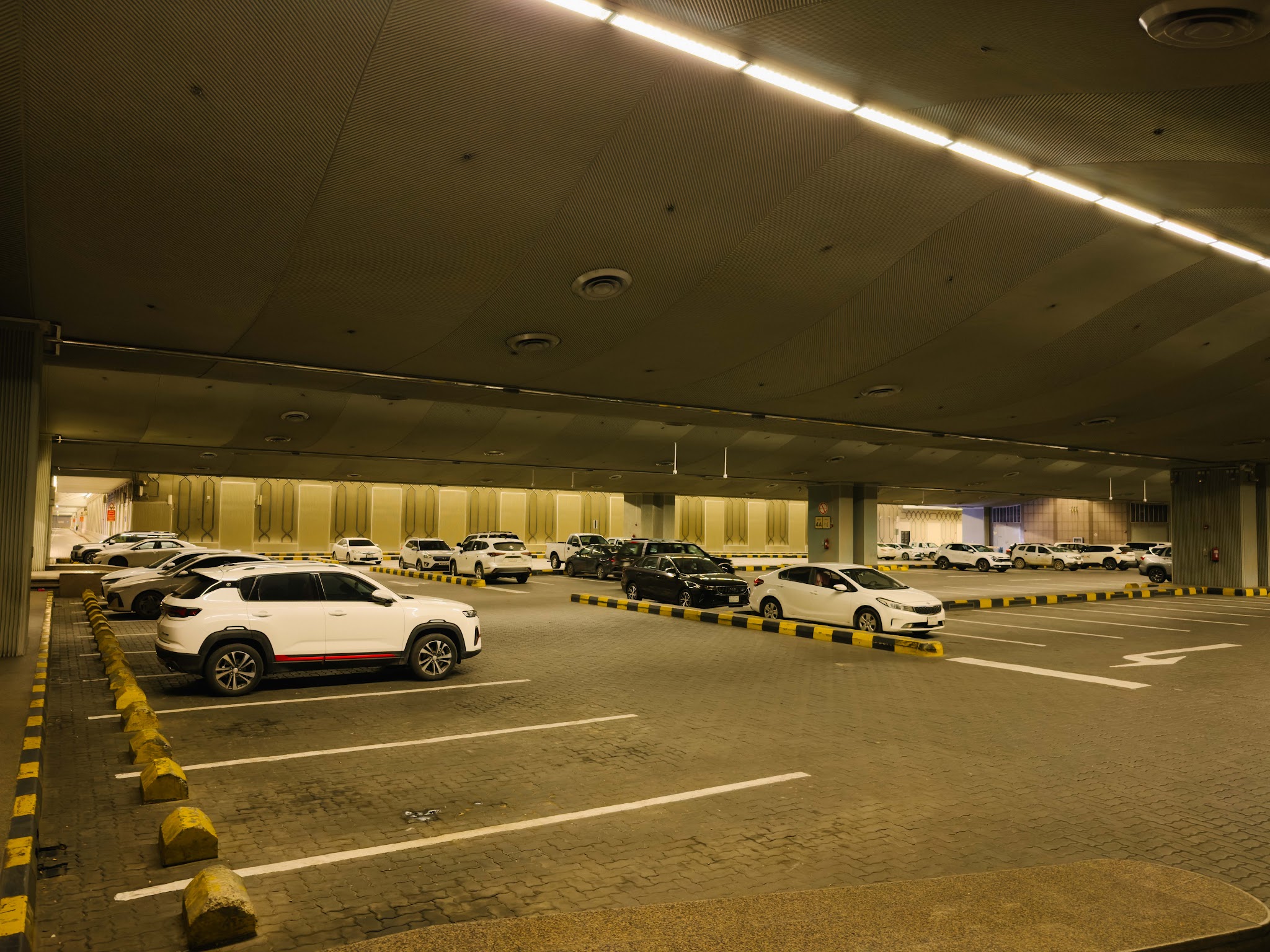 Tempat letak kenderaan bawah tanah di Madinah