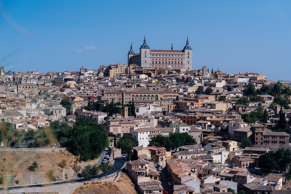 Alcázar Toledo di puncak kota lama Toledo Sepanyol