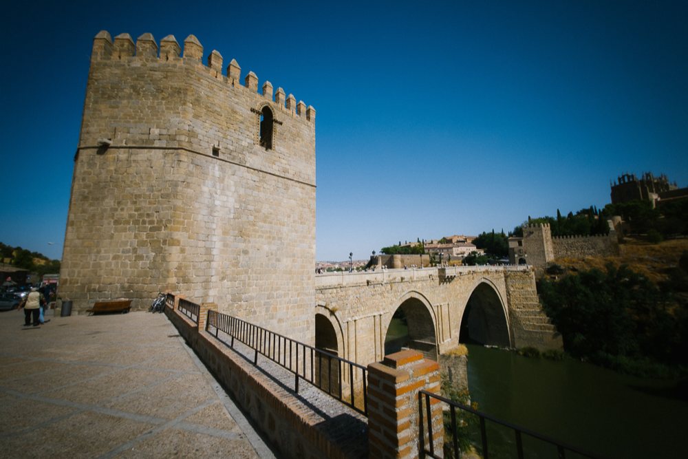 Menara pintu Puente de San Martín