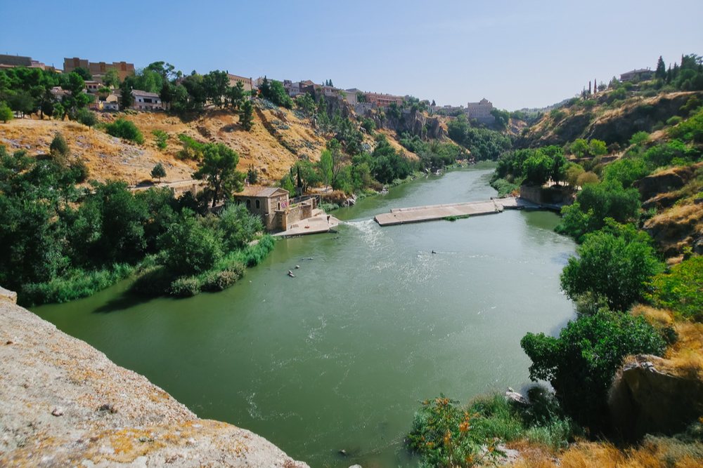 Gaung Sungai Tajo dilihat dari Puente de San Martín