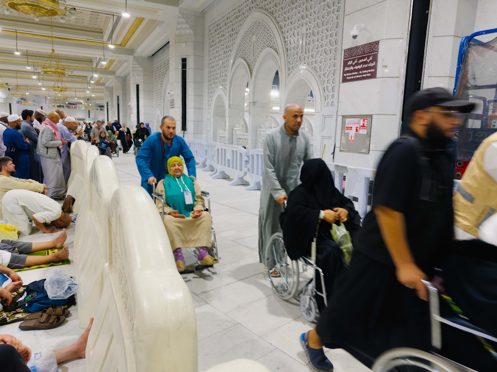 Umrah bersama keluarga: laluan khas kerusi roda di Mas'a, Masjidil Haram