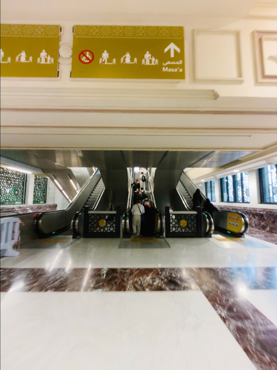 Eskalator menuju ke Mas’a untuk saie di Masjidil Haram