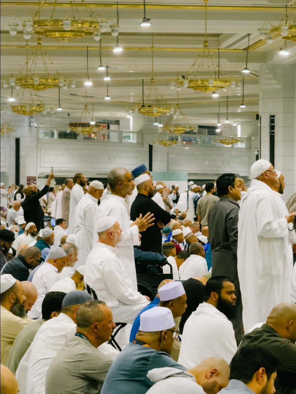 Umrah musim padat ketika Ramadan, jemaah memenuhi ruang solat Masjidil Haram