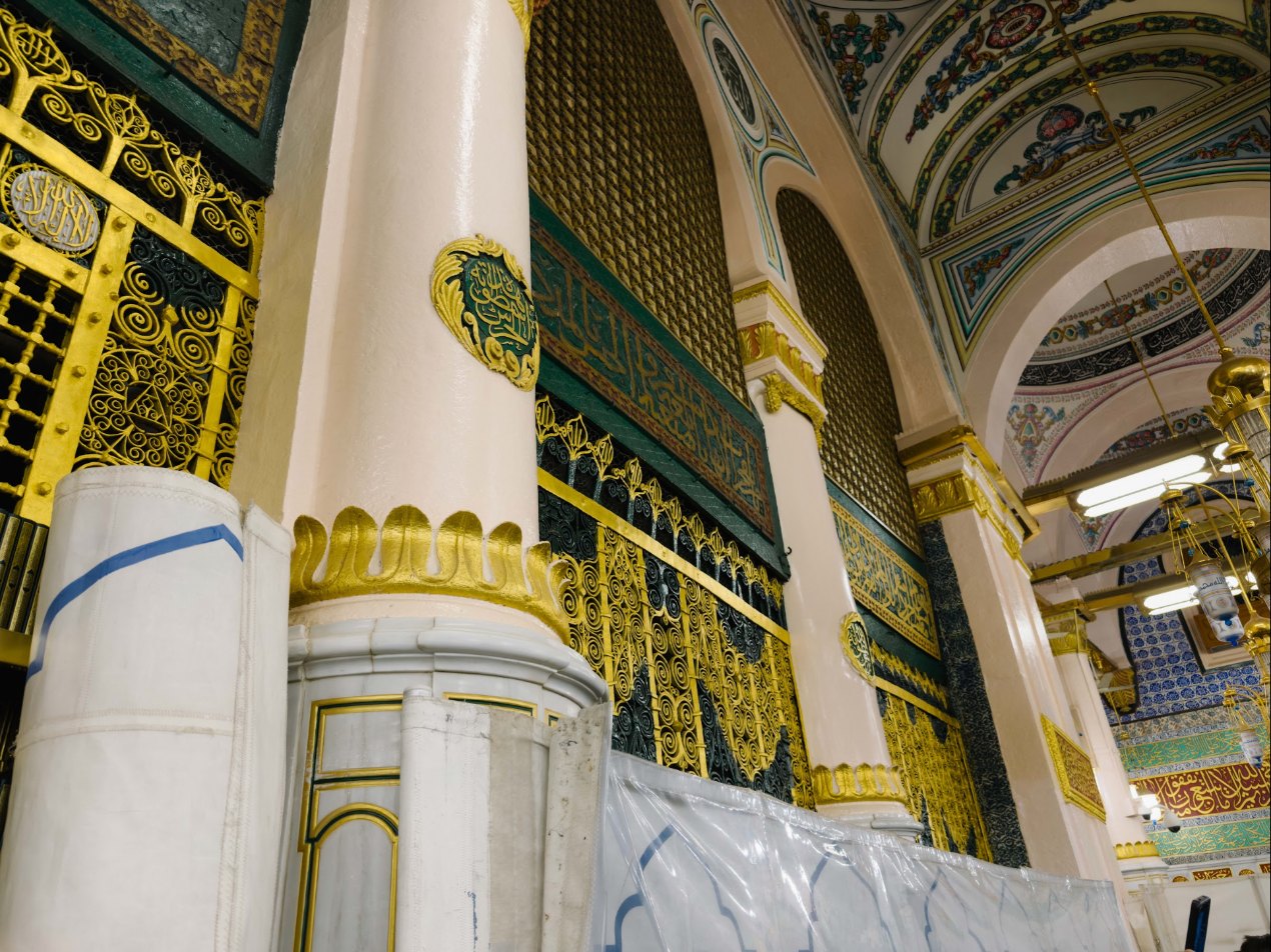 Kawasan berhampiran Raudah dan makam Rasulullah SAW di Masjid Nabawi