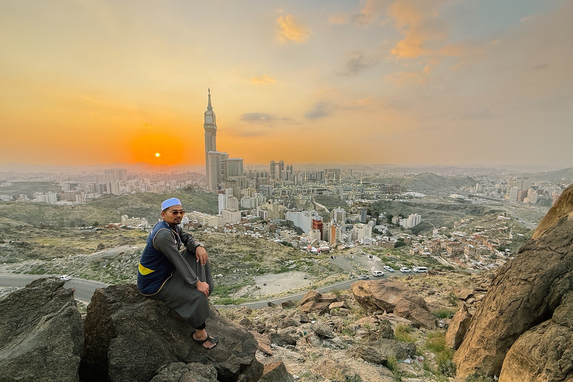 Ziarah tambahan umrah, pemandangan Makkah dan Menara Jam dari kawasan bukit ketika senja